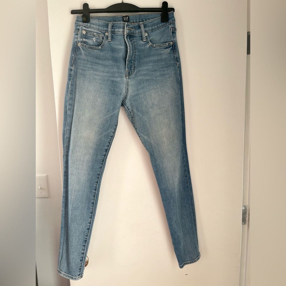 GAP lightly dressed skinny jean size 8/29